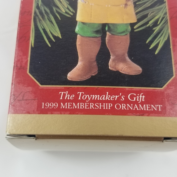 - The toymaker's gift hallmark ornament - Picture 12 of 12